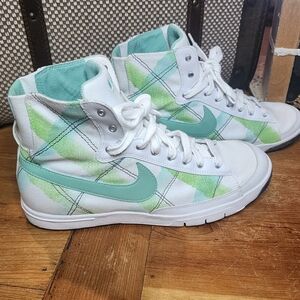 Nike Women’s Blazer Mid in Green Mist / Midnight fog trainers